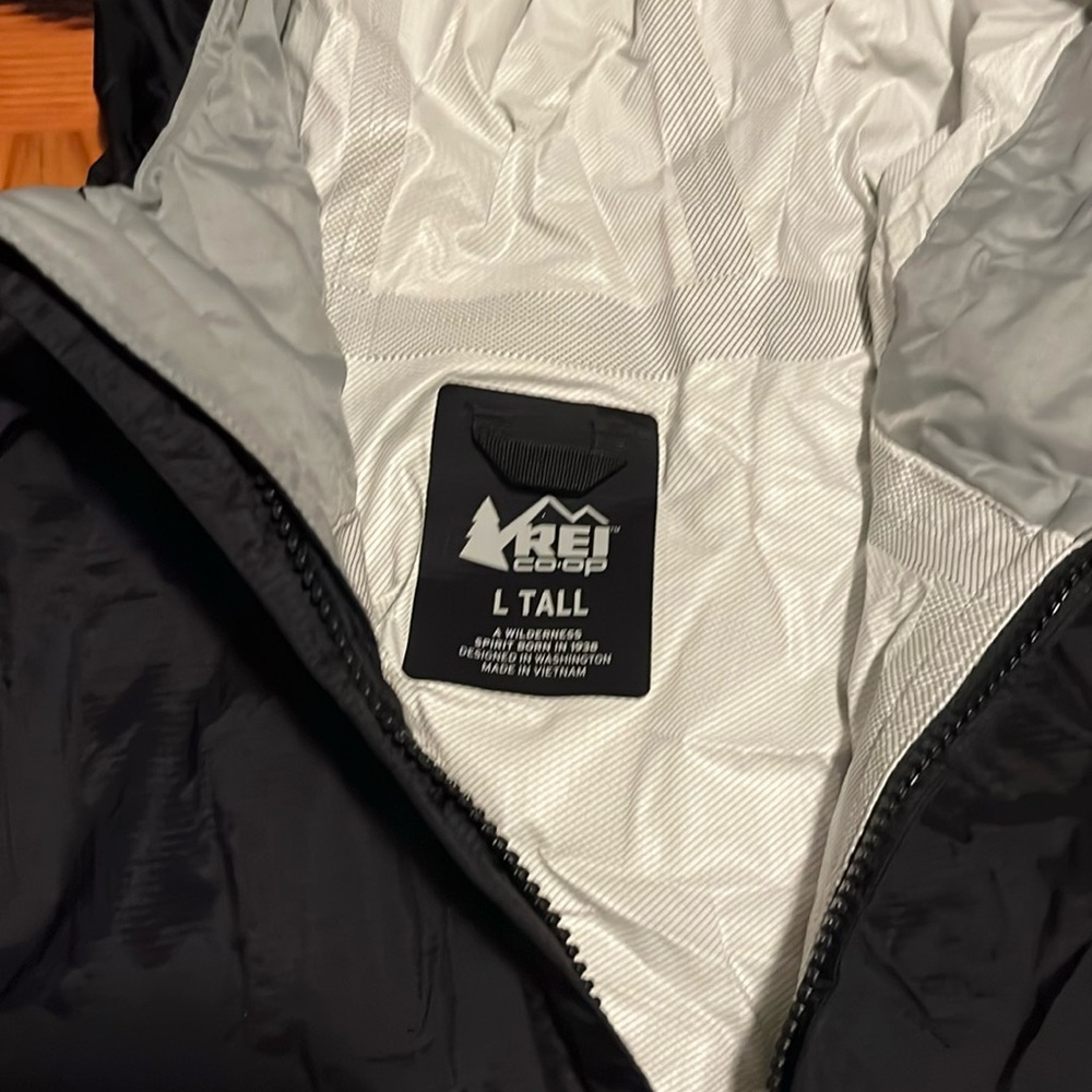 Men’s REI Black Large Tall rain coat. In excellent condition.